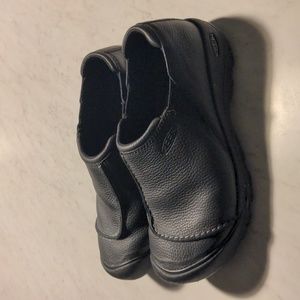 Keen Men's Shoes Sz 9 Black Leather Slip-On Dress Casual